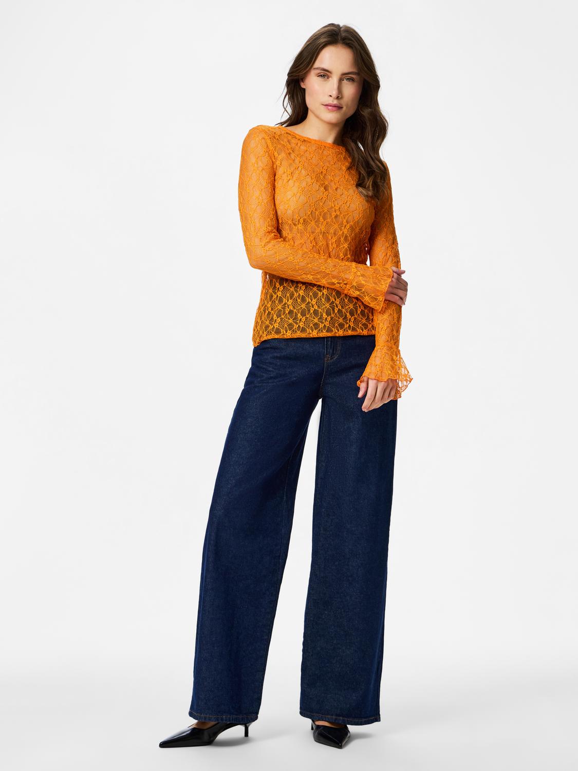 model_shot-front_full